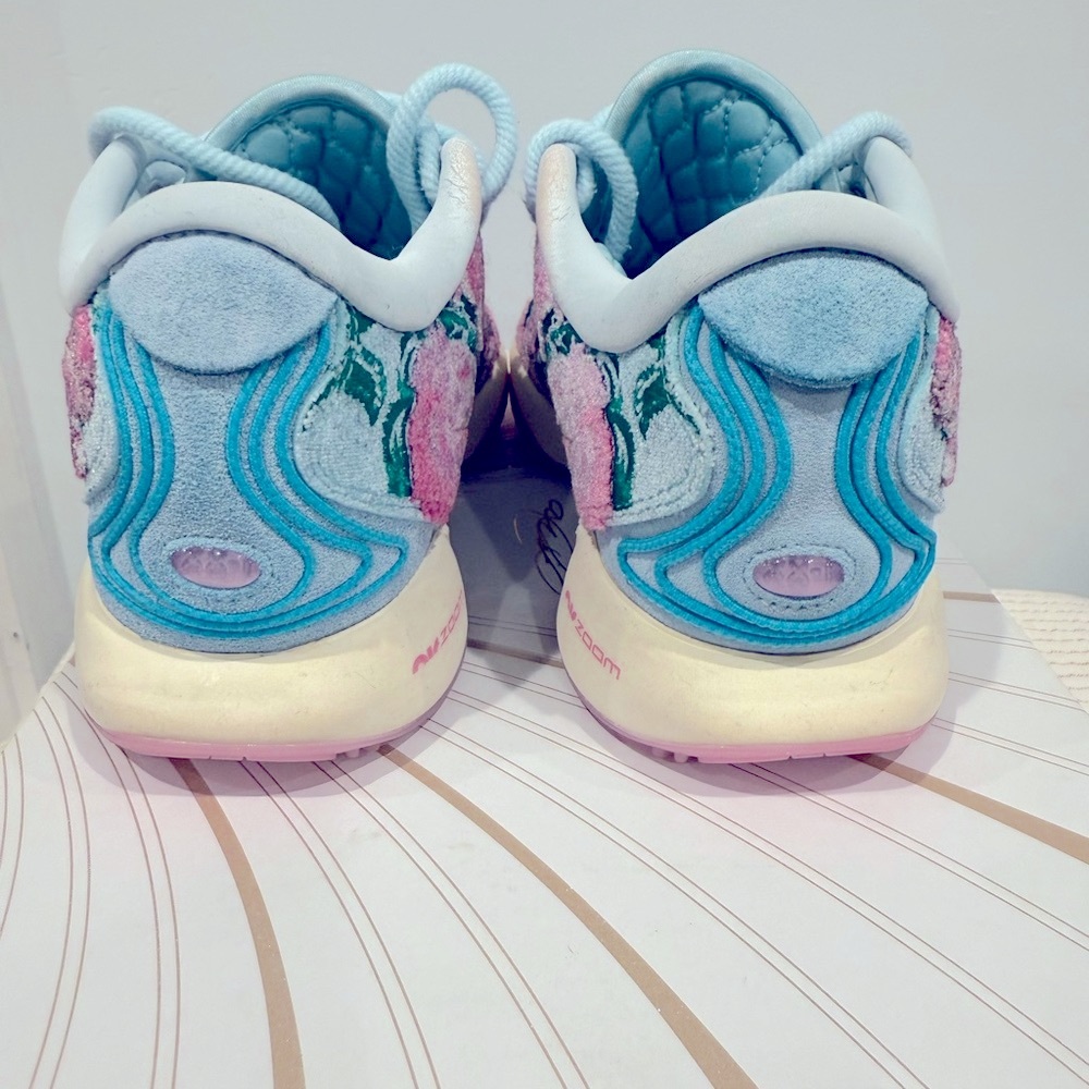 LeBron XXI PRM Floral Sneakers - Picture 4 of 5